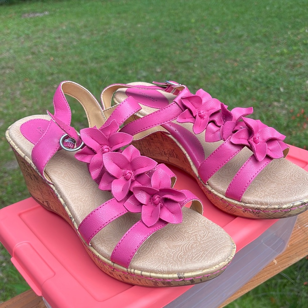 Sonoma pink flowered sandals 10M 3” wedge